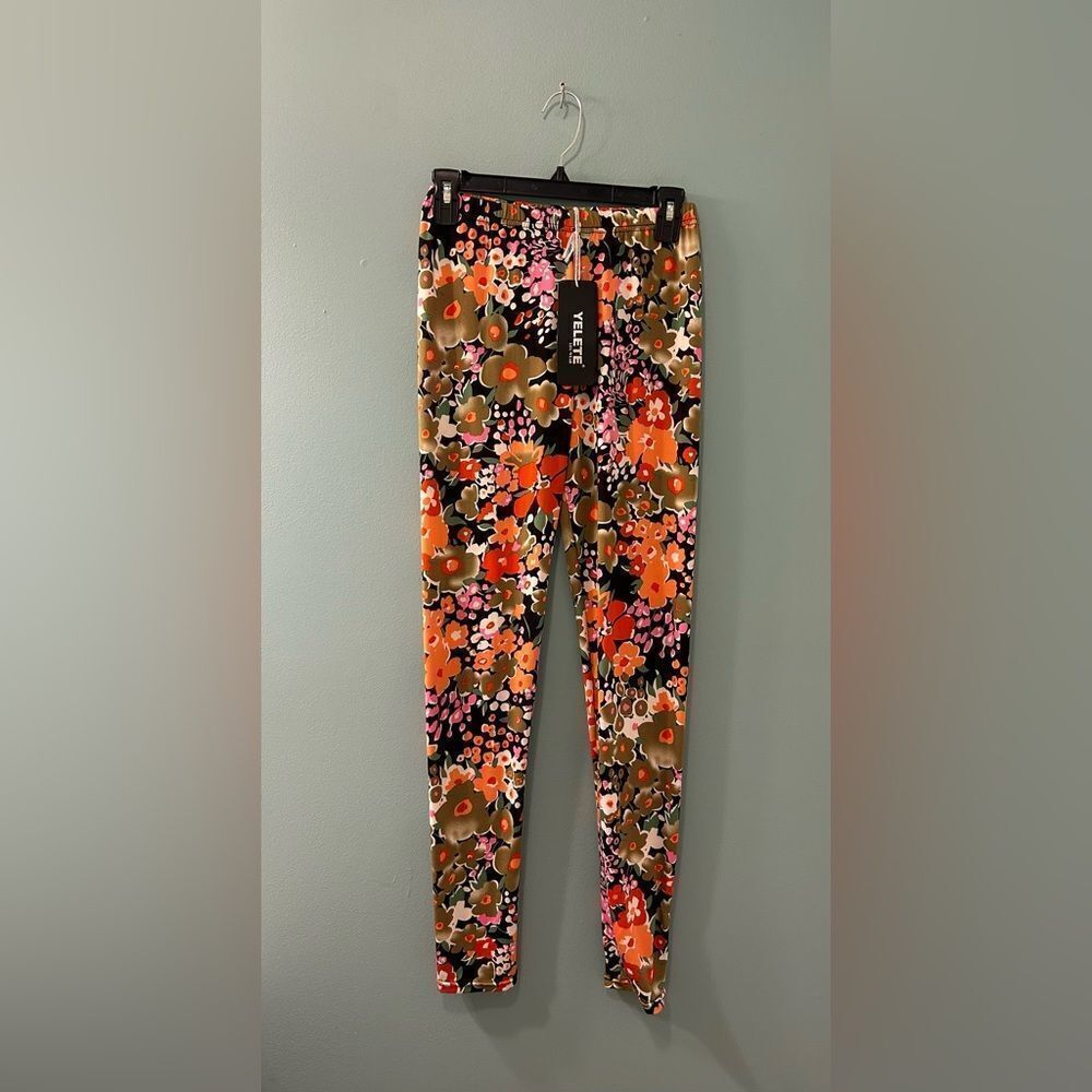 NWT … YELETE LEG WEAR “One Size” Floral Print Leggings - Picture 3 of 6